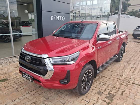 TOYOTA HILUX 2.8 D-4D TURBO DIESEL CD SR 4X4 AUTOMÁTICO TOYOTA HILUX 2.8 D-4D TURBO DIESEL CD SR 4X4 AUTOMÁTICO